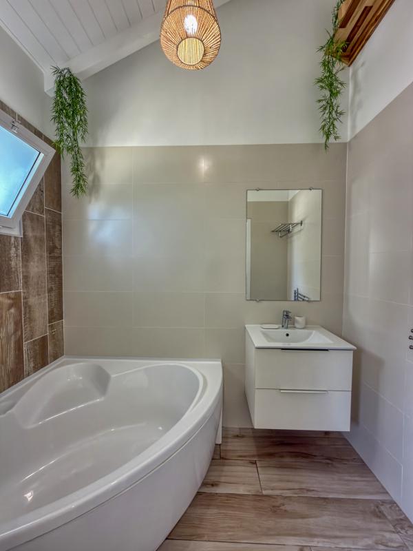 32.Location villa 2 chambres piscine vue mer Le Gosier Guadeloupe